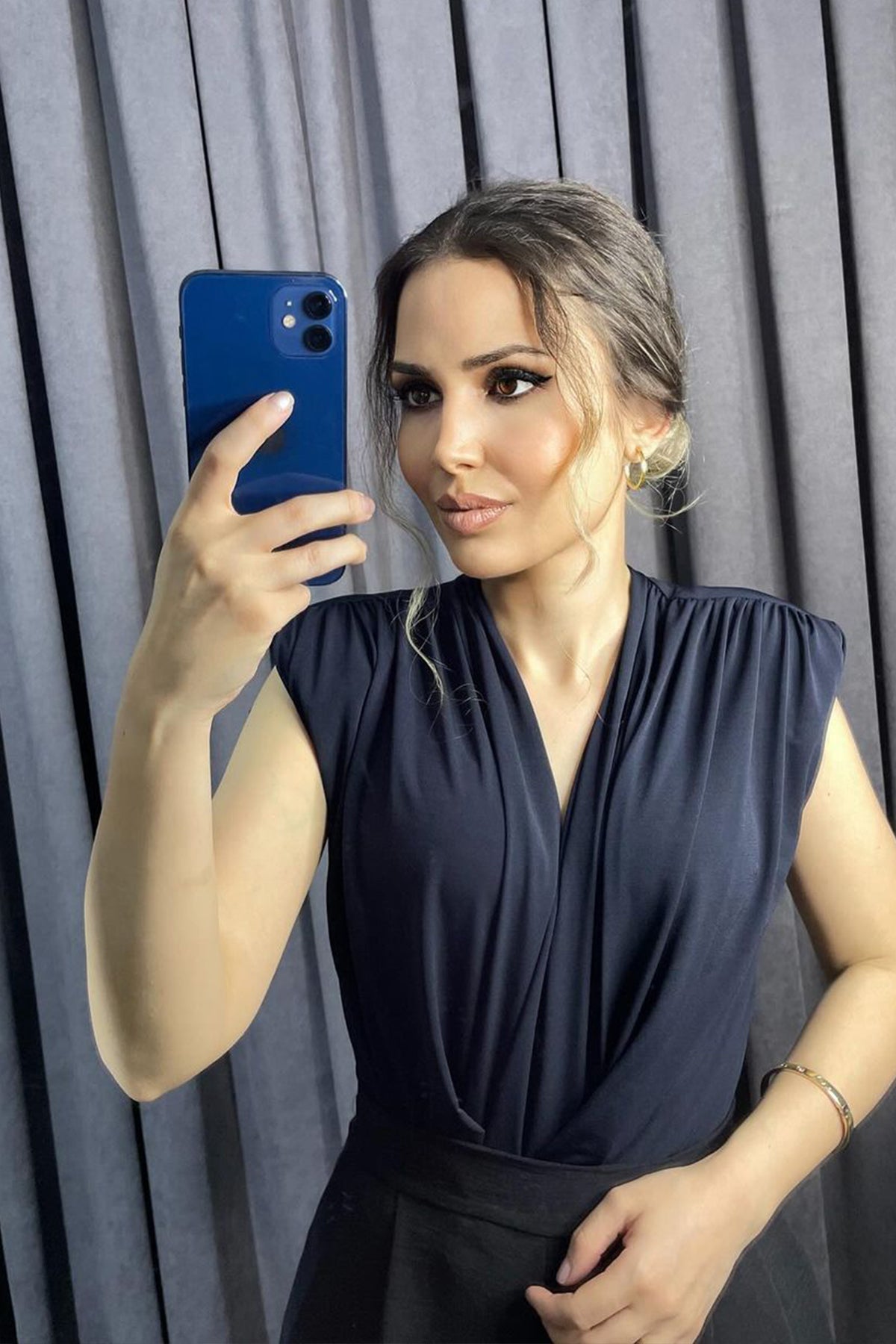 Alt Zıbınlı Omuz Vatkalı Kolsuz Bluz Lacivert