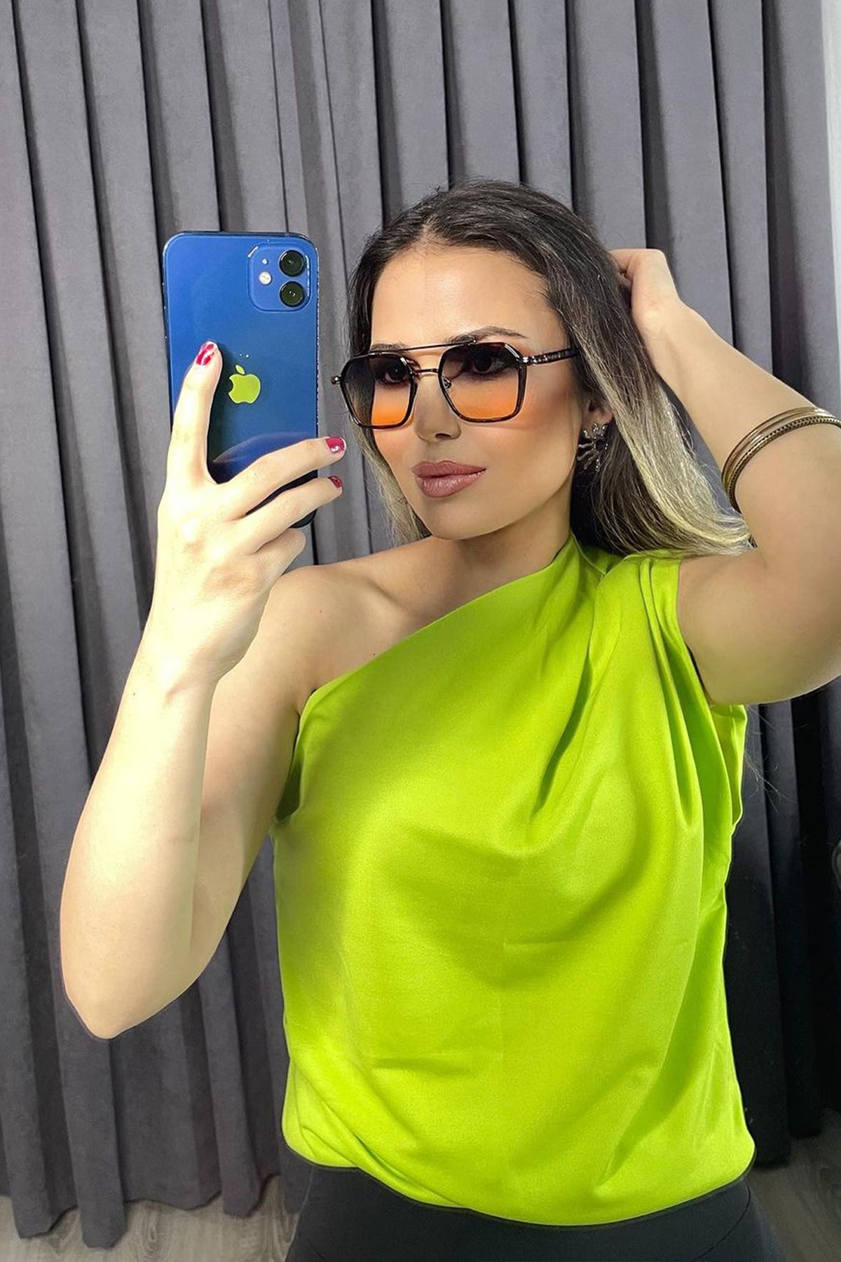 Tek Omuz Drapeli Dökümlü Bluz